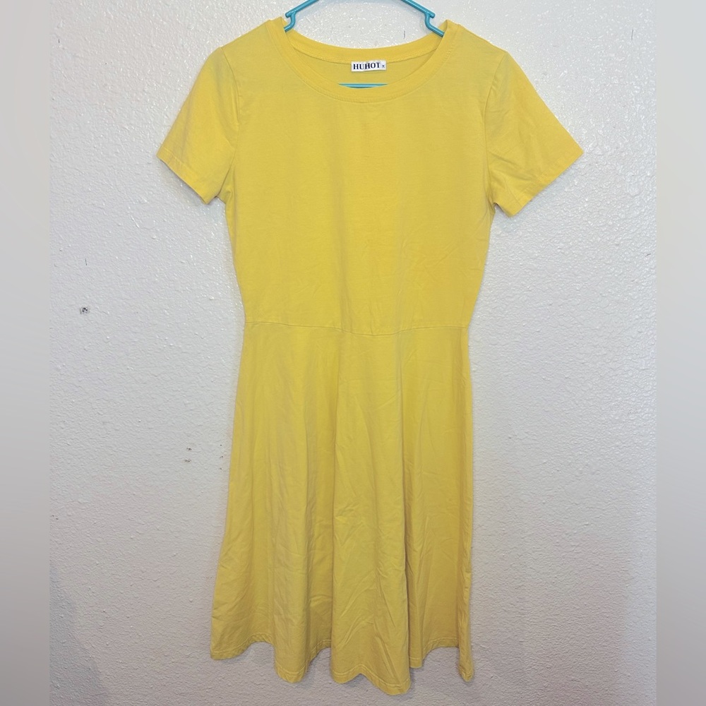Yellow SHEIN midi dress, women’s medium fits well. Stretchy fabric